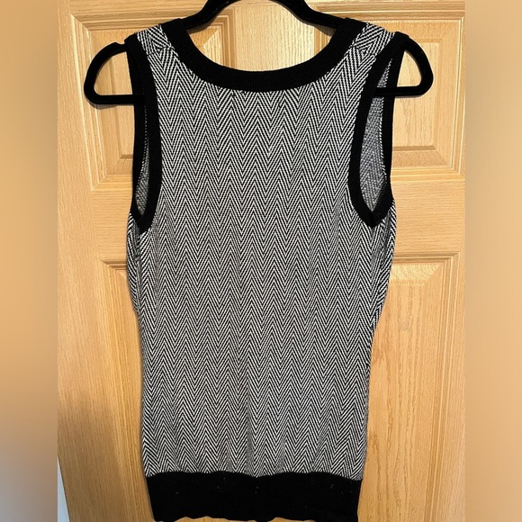 Chevron Knitted V Neck Vest - Picture 5 of 11